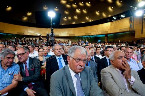 16 juin : Au premier rang Kamel Morjane, Ahmed Brahim, Taieb Baccouche ... Beji Caied Essebsi a annoncé officiellement la création du mouvement politique "Nidaa Tounes" (Appel de la Tunisie) dans un palais des congrès plein à craquer. Au cours de son discours, l'ancien premier ministre a déclaré que l'actuel gouvernement ne peut pas à lui seul sortir le pays de l'impasse. Lors de l’annonce du lancement du nouveau parti, Beji Caied Essebsi a estimé que son but était de réunir tout le monde pour l’intérêt du pays. Il a également insisté pour que l’article numéro un de l’ancienne constitution soit gardé. 