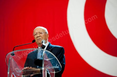 16 juin : Beji Caied Essebsi a annoncé officiellement la création du mouvement politique "Nidaa Tounes" (Appel de la Tunisie) dans un palais des congrès plein à craquer. Au cours de son discours, l'ancien premier ministre a déclaré que l'actuel gouvernement ne peut pas à lui seul sortir le pays de l'impasse. Lors de l’annonce du lancement du nouveau parti, Beji Caied Essebsi a estimé que son but était de réunir tout le monde pour l’intérêt du pays. Il a également insisté pour que l’article numéro un de l’ancienne constitution soit gardé.