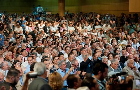 16 juin : Beji Caied Essebsi a annoncé officiellement la création du mouvement politique "Nidaa Tounes" (Appel de la Tunisie) dans un palais des congrès plein à craquer. Au cours de son discours, l'ancien premier ministre a déclaré que l'actuel gouvernement ne peut pas à lui seul sortir le pays de l'impasse. Lors de l’annonce du lancement du nouveau parti, Beji Caied Essebsi a estimé que son but était de réunir tout le monde pour l’intérêt du pays. Il a également insisté pour que l’article numéro un de l’ancienne constitution soit gardé.