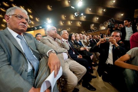 16 juin : Au premier rang Kamel Morjane, Ahmed Brahim, Taieb Baccouche ... Beji Caied Essebsi a annoncé officiellement la création du mouvement politique "Nidaa Tounes" (Appel de la Tunisie) dans un palais des congrès plein à craquer. Au cours de son discours, l'ancien premier ministre a déclaré que l'actuel gouvernement ne peut pas à lui seul sortir le pays de l'impasse. Lors de l’annonce du lancement du nouveau parti, Beji Caied Essebsi a estimé que son but était de réunir tout le monde pour l’intérêt du pays. Il a également insisté pour que l’article numéro un de l’ancienne constitution soit gardé. 