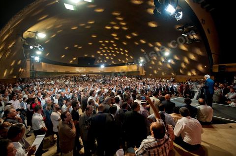 16 juin : Beji Caied Essebsi a annoncé officiellement la création du mouvement politique "Nidaa Tounes" (Appel de la Tunisie) dans un palais des congrès plein à craquer. Au cours de son discours, l'ancien premier ministre a déclaré que l'actuel gouvernement ne peut pas à lui seul sortir le pays de l'impasse. Lors de l’annonce du lancement du nouveau parti, Beji Caied Essebsi a estimé que son but était de réunir tout le monde pour l’intérêt du pays. Il a également insisté pour que l’article numéro un de l’ancienne constitution soit gardé.