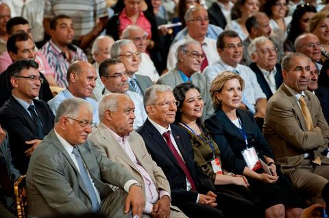16 juin : Au premier rang Kamel Morjane, Ahmed Brahim, Taieb Baccouche ... Beji Caied Essebsi a annoncé officiellement la création du mouvement politique "Nidaa Tounes" (Appel de la Tunisie) dans un palais des congrès plein à craquer. Au cours de son discours, l'ancien premier ministre a déclaré que l'actuel gouvernement ne peut pas à lui seul sortir le pays de l'impasse. Lors de l’annonce du lancement du nouveau parti, Beji Caied Essebsi a estimé que son but était de réunir tout le monde pour l’intérêt du pays. Il a également insisté pour que l’article numéro un de l’ancienne constitution soit gardé. 