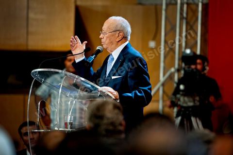 16 juin : Beji Caied Essebsi a annoncé officiellement la création du mouvement politique "Nidaa Tounes" (Appel de la Tunisie) dans un palais des congrès plein à craquer. Au cours de son discours, l'ancien premier ministre a déclaré que l'actuel gouvernement ne peut pas à lui seul sortir le pays de l'impasse. Lors de l’annonce du lancement du nouveau parti, Beji Caied Essebsi a estimé que son but était de réunir tout le monde pour l’intérêt du pays. Il a également insisté pour que l’article numéro un de l’ancienne constitution soit gardé.