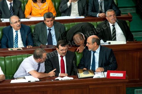29 juin : Hamadi Jebali (bas à droite) chef du gouvernement, avec à ses cotés Ali Laryedh, ministre de l'Intérieur, Samir Dilou, ministre de la Justice transitionnelle et des Droits de l'homme et Abderrazak Kilani, Ministre des relations avec l'Assemblée à la  séance plénière à l'Assemblée Nationale Constituante avec la présence de Hamadi Jebali, chef du gouvernement, et un grand nombre de ministres. Cette séance plénière a été convoqué pour entendre le gouvernement sur l'affaire de l'extradition de ex-premier ministre libyen Baghdadi Mahmoudi. 