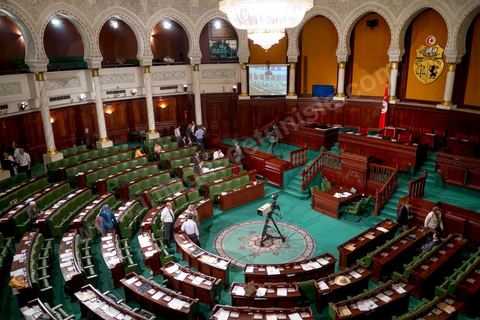 29 juin : l'hémicylce de l'ANC a fait le plein ce vendredi pour la séance plénière à l'Assemblée Nationale Constituante avec la présence de Hamadi Jebali, chef du gouvernement, et un grand nombre de ministres. Cette séance plénière a été convoqué pour entendre le gouvernement sur l'affaire de l'extradition de ex-premier ministre libyen Baghdadi Mahmoudi. 
