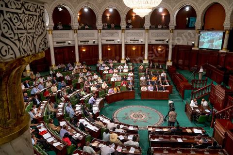 29 juin : l'hémicylce de l'ANC a fait le plein ce vendredi pour la séance plénière à l'Assemblée Nationale Constituante avec la présence de Hamadi Jebali, chef du gouvernement, et un grand nombre de ministres. Cette séance plénière a été convoqué pour entendre le gouvernement sur l'affaire de l'extradition de ex-premier ministre libyen Baghdadi Mahmoudi. 