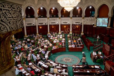 29 juin : l'hémicylce de l'ANC a fait le plein ce vendredi pour la séance plénière à l'Assemblée Nationale Constituante avec la présence de Hamadi Jebali, chef du gouvernement, et un grand nombre de ministres. Cette séance plénière a été convoqué pour entendre le gouvernement sur l'affaire de l'extradition de ex-premier ministre libyen Baghdadi Mahmoudi. 