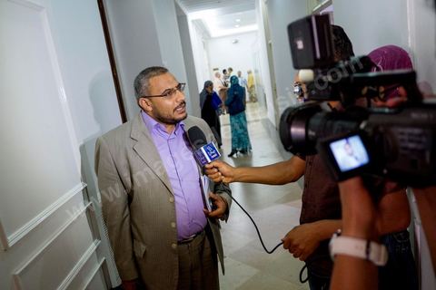 29 juin : Shabi Attig, président du gourpe Ennahdha à l'ANC, en interview dans les couloirs de l'ANC lors de la séance plénière à l'Assemblée Nationale Constituante avec la présence de Hamadi Jebali, chef du gouvernement, et un grand nombre de ministres. Cette séance plénière a été convoqué pour entendre le gouvernement sur l'affaire de l'extradition de ex-premier ministre libyen Baghdadi Mahmoudi. 