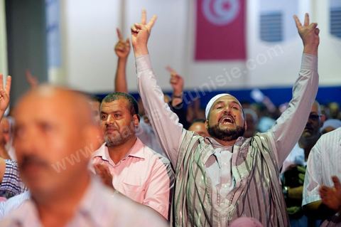 12 juillet : lors du 9ème congrès du mouvement islamiste Ennahdha, parti au pouvoir en Tunisie. plus de 10 000 congrèsites pour la grande cérémonie d'ouverture du congrès qui cloturera le 15 juillet.