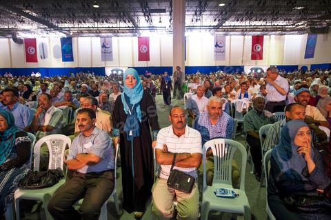 12 juillet : lors du 9ème congrès du mouvement islamiste Ennahdha, parti au pouvoir en Tunisie. plus de 10 000 congrèsites pour la grande cérémonie d'ouverture du congrès qui cloturera le 15 juillet.