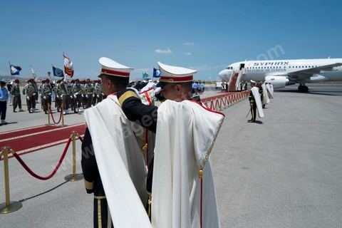 17 juillet : départ à Tunis à bord d'un avion de la nouvelle compagnie aérienne tunisienne Syphax Airlines au 1er jour de la visite officielle de Moncef Marzouki, Président de la République tunisienne à Paris et Marseille