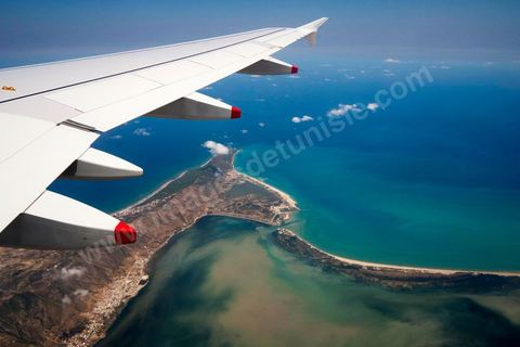 17 juillet : départ à Tunis à bord d'un avion de la nouvelle compagnie aérienne tunisienne Syphax Airlines au 1er jour de la visite officielle de Moncef Marzouki, Président de la République tunisienne à Paris et Marseille