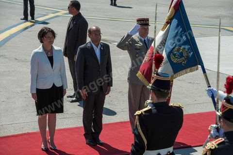 17 juillet : Accueil du président Marzouki à l'aéroport d'Orly par Sylvia Pinel, ministre déléguée à l'artisanat, au commerce et au tourisme, au 1er jour de la visite officielle de Moncef Marzouki, Président de la République tunisienne à Paris et Marseille