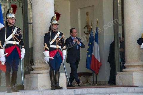 17 juillet : Accueil sur le perron de l'Elysée de Moncef Marzouki par François Hollande au 1er jour de la visite officielle de Moncef Marzouki, Président de la République tunisienne à Paris et Marseille