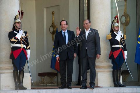 17 juillet : Accueil sur le perron de l'Elysée de Moncef Marzouki par François Hollande au 1er jour de la visite officielle de Moncef Marzouki, Président de la République tunisienne à Paris et Marseille