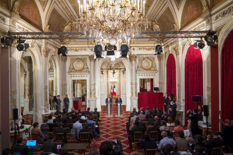 17 juillet : Conférence de presse après l'entrevue des deux présidents à l'Elysée François Hollande et Moncef Marzouki au 1er jour de la visite officielle de Moncef Marzouki, Président de la République tunisienne à Paris et Marseille