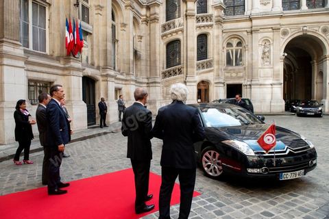 18 juillet : Le Président tunisien Moncef Marzouki est reçu à l'Hotel de Ville de Paris par Bertrand Delanoé, maire de Paris, au 2éme jour de la visite officielle de Moncef Marzouki, Président de la Républiqye tunisienne à Paris et Marseille