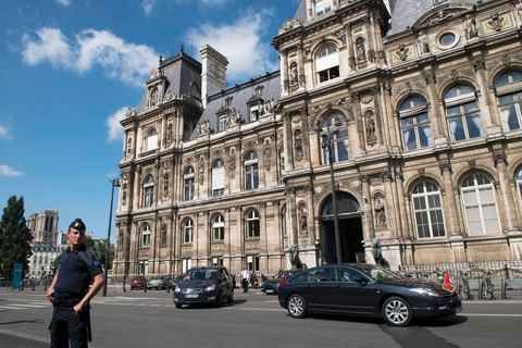 18 juillet : Le Président tunisien Moncef Marzouki est reçu à l'Hotel de Ville de Paris par Bertrand Delanoé, maire de Paris, au 2éme jour de la visite officielle de Moncef Marzouki, Président de la Républiqye tunisienne à Paris et Marseille