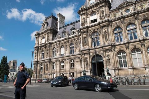 18 juillet : Le Président tunisien Moncef Marzouki est reçu à l'Hotel de Ville de Paris par Bertrand Delanoé, maire de Paris, au 2éme jour de la visite officielle de Moncef Marzouki, Président de la Républiqye tunisienne à Paris et Marseille