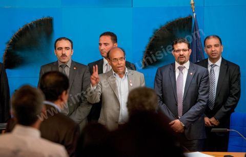 19 juillet : Rencontre du président et des ministres avec des représentants tunisien de la société civile pour des echanges sur les soucis des émigrés tunisiens en France au 3éme jour de la visite officielle de Moncef Marzouki, Président de la République tunisienne à Paris et Marseille.