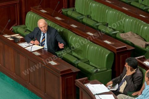 Chadli Ayari, élu gouverneur de la Banque centrale par l'Assemblée constituante le 24 juillet 2012 en dépit de sa proximité avec le RCD. Il remplace Mustapha Kamel Nabli, destitué la semaine précédente.