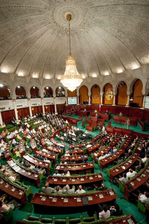 25 juillet : hémicycle de l'assemblée est plein des députés, membres du gouvernement, ambassaderus et sociétés civiles pour la commémoration du 55ème anniversaire de la République tunisienne avec les discours des 3 présidents à l'Assemblée Nationale Constituante.
