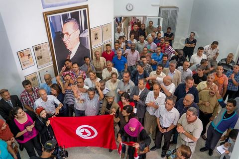 11 septembre 2012 : mouvement de grève au sein des quotidiens tunisiens Assabah et Le Temps pour la défense de leur liberté éditoriale au lendemain de l'échec de pourparlers avec le gouvernement dominé par les islamistes du parti Ennahda. "le gouvernement n'a montré aucune volonté de revenir sur la nomination récente de responsables controversés à la tête de certains médias", en l'occurrence les quotidiens en grève et les deux chaînes de la télévision publique, avait indiqué Nejiba Hamrouni, présidente du Syndicat national des journalistes (Snjt). 