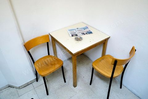 11 septembre 2012 : mouvement de grève au sein des quotidiens tunisiens Assabah et Le Temps pour la défense de leur liberté éditoriale au lendemain de l'échec de pourparlers avec le gouvernement dominé par les islamistes du parti Ennahda. "le gouvernement n'a montré aucune volonté de revenir sur la nomination récente de responsables controversés à la tête de certains médias", en l'occurrence les quotidiens en grève et les deux chaînes de la télévision publique, avait indiqué Nejiba Hamrouni, présidente du Syndicat national des journalistes (Snjt). 