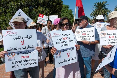 20 septembre 2012 : associations et composantes de la société civile ont manifesté contre les récentes violences ochestrées en Tunisie. En réaction aux attaques de l'Ambassade et l'école américaine la semaine précédente. 