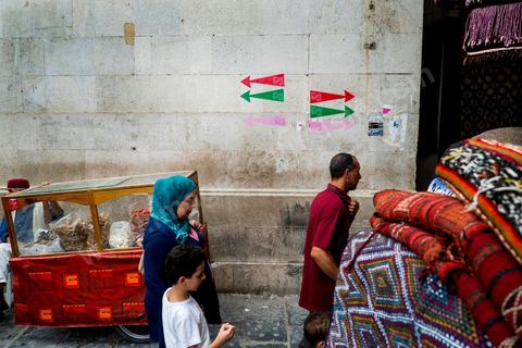 26 septembre 2012 : Dream City est construit autour de plusieurs parcours fléchées menant tant à la découverte d'oeuvres et d'artistes que des lieux, palais, rues et habitants de la medina de Tunis. Dream City 2012, "l'artiste face aux libertés" dans la médina de Tunis du 26 au 30 septembre. Au delà de la simple organisation d'une manifestation en espace public, chaque édition de Dream City est le fruit d'une recherche collective menée entre artistes sélectionnées et spécialistes de l'art, de la ville et des sciences humaines.
