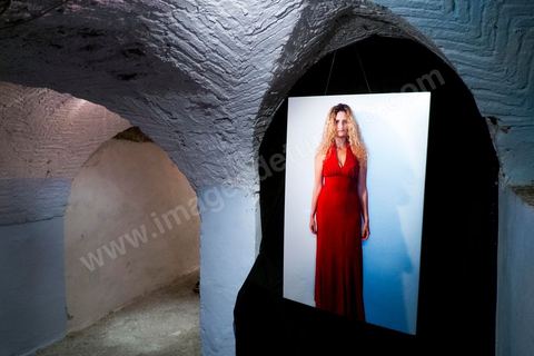 26 septembre 2012 : Exposition de photos et videos de Marianne Catzaras sur le thème de l'étranger en un lieu dans le cadre de Dream City 2012, "l'artiste face aux libertés" dans la médina de Tunis du 26 au 30 septembre. Au delà de la simple organisation d'une manifestation en espace public, chaque édition de Dream City est le fruit d'une recherche collective menée entre artistes sélectionnées et spécialistes de l'art, de la ville et des sciences humaines.