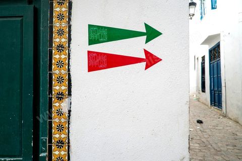 26 septembre 2012 : Dream City est construit autour de plusieurs parcours fléchées menant tant à la découverte d'oeuvres et d'artistes que des lieux, palais, rues et habitants de la medina de Tunis. Dream City 2012, "l'artiste face aux libertés" dans la médina de Tunis du 26 au 30 septembre. Au delà de la simple organisation d'une manifestation en espace public, chaque édition de Dream City est le fruit d'une recherche collective menée entre artistes sélectionnées et spécialistes de l'art, de la ville et des sciences humaines.