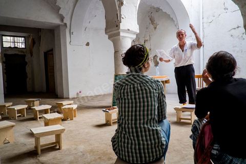 28 septembre 2012 : lecture de textes de Francois Grange qui donne à revivre à corps et à coeur les étapes de la révolution tunisienne dans le cadre de Dream City 2012, "l'artiste face aux libertés" dans la médina de Tunis du 26 au 30 septembre. Au delà de la simple organisation d'une manifestation en espace public, chaque édition de Dream City est le fruit d'une recherche collective menée entre artistes sélectionnées et spécialistes de l'art, de la ville et des sciences humaines.