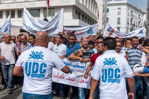 29 septembre 2012 : L’Union des Diplômés Chômeurs UDC conduit une marche protestataire pacifique contre la situation de chômage qui s'aggrave en Tunisie. Quelques centaines de manifestatnts, rassemblés devant l’Union Générale Tunisienne du Travail, ont entamé une marche pacifique vers l’avenue Habib Bourguiba à Tunis. Plusieurs slogans ont été scandés lors de cette marche appelant surtout au respect des revendications de la Révolution notamment «emploi, liberté et dignité nationale».