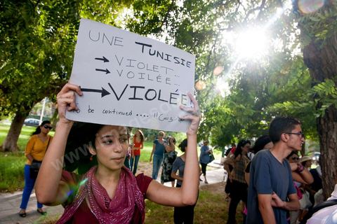 29 septembre 2012 : à l'appel de la société civile, rassemblement à Tunis pour le soutien à la jeune fille violée par les policiers. La jeune fille et son fiancé ont  été entendus à la fois en tant que victime pour le viol et racket de la part des trois policiers arrétés et en tant qu'accusés concernant la plainte pour "obscénité ostentatoire ". Les fiancées de Tunis sont convoqués au tribunal pour les deux affaires le 2 octobre.