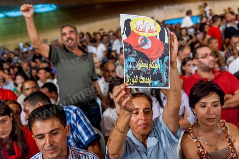 7 octobre 2012 : grand meeting inaugural ce dimanche pour le lancement du Front Populaire, le parti politique de gauche créé suite à l'unification d'une dizaine de partis de gauche sous l'égide des personnalités de Hamma Hammami ou Chokri Belaïd.  « Le Front populaire est la meilleure alternative pour gouverner le pays durant la prochaine étape et réaliser les objectifs de la révolution, à la faveur de son programme clair et ses hautes compétences », a affirmé le Secrétaire général du Parti travailliste tunisien, Hamma Hammami qui sera le candidat à la Présidentiel pour le Front Populaire. «Le Front va s’engager dans les prochaines élections fort d’une approche monétaire, fiscale et sociale efficace et de solutions réelles à tous les problèmes du peuple tunisien».