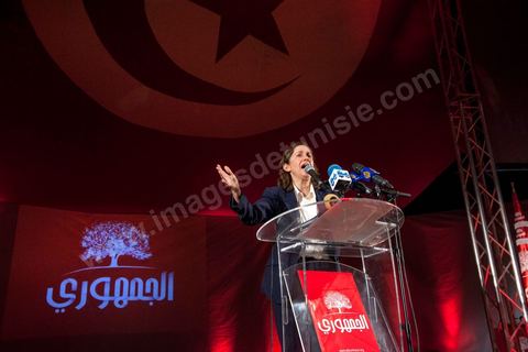 13 octobre 2012 : Maya Jribi cloture en reprennant les principales conclusions des intervenants et notamment la responsabilité de la femme dans le retournement de la situation du pays Elle termine son allocution en réclamant une alliance encore plus grande des partis soucieux de défendre  la  dignité, l’égalité et la solidarité, valeurs clés  d’une République garantissant les Libertés et l’Indépendance de la Justice. Le Palais des Congrès s’est avéré trop petit pour accueillir les hommes et les femmes venues écouter le projet politique du Parti Républicain Al Joumhoury associé à Al Massar. Les responsables du parti Al Joumhoury Nejib Chebbi, Maya Jribi, Yassine Brahim, Saïd Aïdi sollicités de toute part sont entourés de personnalités politiques proches tels Ahmed Brahim, Samir Tayeb  d’al Massar  et d’autres, de courants politiques divers tels Mohsen Marzouk représentant Nida Tounes et Jawher Ben Mbarek représentant Desstourna, Hamma Hammami secrétaire général du PCOT, Parti communiste des ouvriers de Tunisie, Mohamed Kilani, président du parti socialiste de Gauche. Des députés parmi lesquels Nadia Chaabane, Khemais Ksilla, Issam Chebbi et de nombreuses associations ont assisté à cette manifestation.