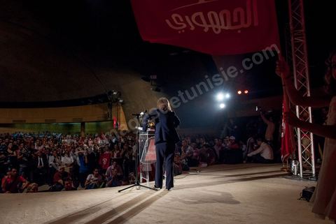 13 octobre 2012 : Maya Jribi cloture en reprennant les principales conclusions des intervenants et notamment la responsabilité de la femme dans le retournement de la situation du pays Elle termine son allocution en réclamant une alliance encore plus grande des partis soucieux de défendre  la  dignité, l’égalité et la solidarité, valeurs clés  d’une République garantissant les Libertés et l’Indépendance de la Justice. Le Palais des Congrès s’est avéré trop petit pour accueillir les hommes et les femmes venues écouter le projet politique du Parti Républicain Al Joumhoury associé à Al Massar. Les responsables du parti Al Joumhoury Nejib Chebbi, Maya Jribi, Yassine Brahim, Saïd Aïdi sollicités de toute part sont entourés de personnalités politiques proches tels Ahmed Brahim, Samir Tayeb  d’al Massar  et d’autres, de courants politiques divers tels Mohsen Marzouk représentant Nida Tounes et Jawher Ben Mbarek représentant Desstourna, Hamma Hammami secrétaire général du PCOT, Parti communiste des ouvriers de Tunisie, Mohamed Kilani, président du parti socialiste de Gauche. Des députés parmi lesquels Nadia Chaabane, Khemais Ksilla, Issam Chebbi et de nombreuses associations ont assisté à cette manifestation.