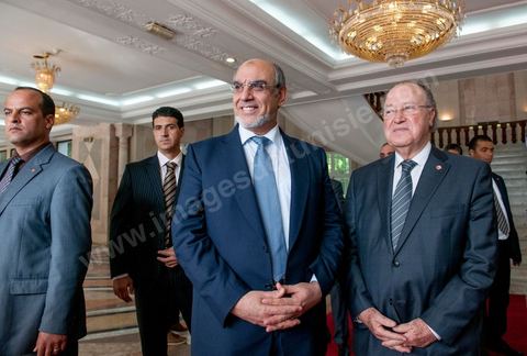 23 octobre 2012 : les deux présidents H. Jebali à gauche et M. Ben Jaafar attendent le Président de la République à la séance plénière solennelle de l’Assemblée Nationale Constituante pour le premier anniversaire des élections du 23 octobre 2011 en présence des trois présidents Moncef Marzouki, Président de la République, Hammadi Jebali, Président du Gouvernement et Mustapha Ben Jaafar, Président de l'Assemblée.