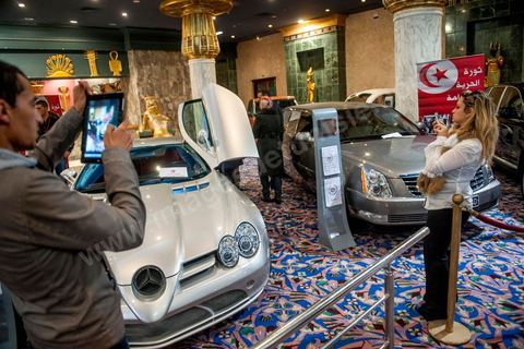 23 décembre 2012 : ouverture au public de la foire exposition des biens de la famille de l'ancien président Ben Ali mis en vente et aux enchères dans le casino au style égyptien de Gammarth, banlieue nord de Tunis. Voitures de luxes, Maybach, Mac Laren, Ferrari, Rolls Royce, Aston Martin, Lamborghini, Bijoux, Tableaux, tapis,  vétements, ...