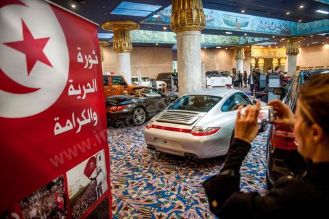 23 décembre 2012 : ouverture au public de la foire exposition des biens de la famille de l'ancien président Ben Ali mis en vente et aux enchères dans le casino au style égyptien de Gammarth, banlieue nord de Tunis. Voitures de luxes, Maybach, Mac Laren, Ferrari, Rolls Royce, Aston Martin, Lamborghini, Bijoux, Tableaux, tapis,  vétements, ...