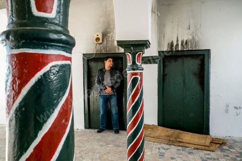 13 janvier : portes de la mosquée des femmes avec les traces de l'incendie au lendemain de l'incendie criminel du Mausolée de Sidi Bou Saïd El Béji au coeur du village touristique classé au patrimoine mondila de l'UNESCO.
