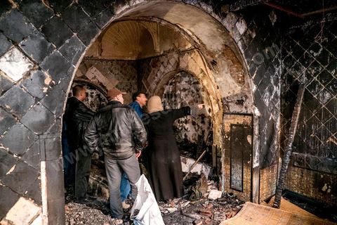 13 janvier : Intérieur du mausolée au lendemain de l'incendie criminel du Mausolée de Sidi Bou Saïd El Béji au coeur du village touristique classé au patrimoine mondila de l'UNESCO.