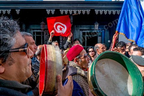 13 janvier : la troupe traditionnelle de la Khadra comémorant chaque année ce mausolée venue se recueillir et chanter devant le mausolée incendié au lendemain de l'incendie criminel du Mausolée de Sidi Bou Saïd El Béji au coeur du village touristique classé au patrimoine mondila de l'UNESCO.