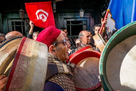 13 janvier : la troupe traditionnelle de la Khadra comémorant chaque année ce mausolée venue se recueillir et chanter devant le mausolée incendié au lendemain de l'incendie criminel du Mausolée de Sidi Bou Saïd El Béji au coeur du village touristique classé au patrimoine mondila de l'UNESCO.
