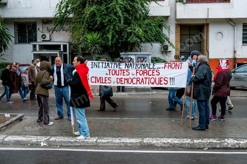 14 janvier 2013 : Entre l'avenue Habib Bourguiba et la place du 14 janvier, les tunisiens sont venus commémorer, dans une ambiance politique tendue, le deuxième anniversaire d ela Révolution marqué en 2011 par la fuite de l'ancien président Ben Ali.