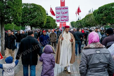 14 janvier 2013 : Entre l'avenue Habib Bourguiba et la place du 14 janvier, les tunisiens sont venus commémorer, dans une ambiance politique tendue, le deuxième anniversaire d ela Révolution marqué en 2011 par la fuite de l'ancien président Ben Ali.