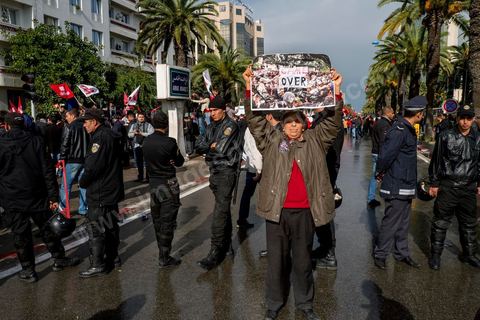 14 janvier 2013 : Entre l'avenue Habib Bourguiba et la place du 14 janvier, les tunisiens sont venus commémorer, dans une ambiance politique tendue, le deuxième anniversaire d ela Révolution marqué en 2011 par la fuite de l'ancien président Ben Ali.