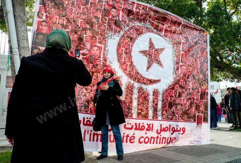 14 janvier 2013 : Un stand fut installé sur l'avenue pour commémorer les martyrs de la révolution de 2011 et de 2008. Entre l'avenue Habib Bourguiba et la place du 14 janvier, les tunisiens sont venus commémorer, dans une ambiance politique tendue, le deuxième anniversaire d ela Révolution marqué en 2011 par la fuite de l'ancien président Ben Ali.