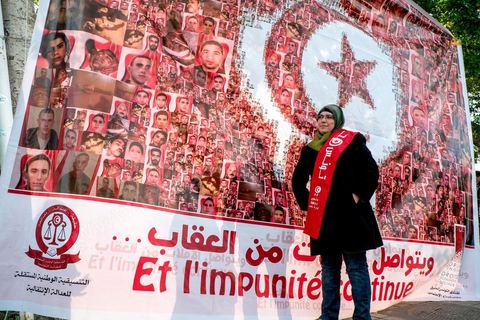 14 janvier 2013 : Un stand fut installé sur l'avenue pour commémorer les martyrs de la révolution de 2011 et de 2008. Entre l'avenue Habib Bourguiba et la place du 14 janvier, les tunisiens sont venus commémorer, dans une ambiance politique tendue, le deuxième anniversaire d ela Révolution marqué en 2011 par la fuite de l'ancien président Ben Ali.